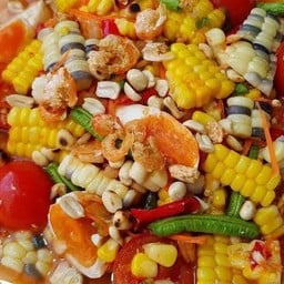 ตำข้าวโพดไข่เค็ม