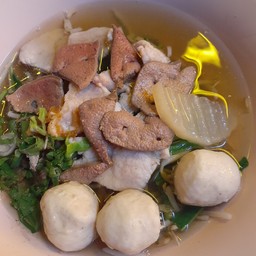 ก๋วยเตี๋ยวรวมหมู