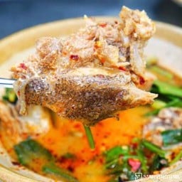 แม่ทองต้มยำ-ขนมจีน ดินแดง