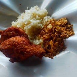 ข้าวเหนียวไก่ทอดพี่นุ้ย