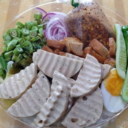 ยำขนมจีนหมูยอ