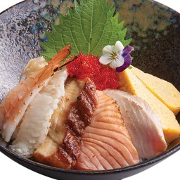 ข้าวหน้าปลาดิบย่าง