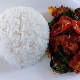 ข้าวหมูชิ้นผัดน้ำพริกเผา