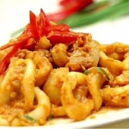 ข้าวหมึกผัดไข่เค็ม