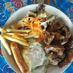 สเต็ก-สลัดรุ่งเรือง