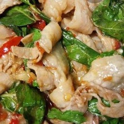 ข้าวผัดกระเพรา หมูสามชั้น สไลค์