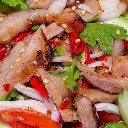 ยำคอหมูย่าง