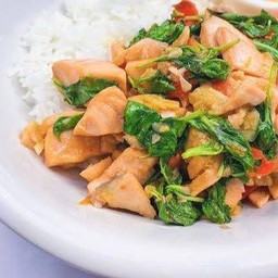 ข้าวกระเพราแซลมอน