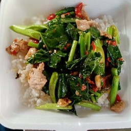 อาหารตามสั่ง เจ้มะนาวหน้าวัดดอนหวาย