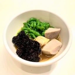 ข้าวเหนียวดำเผือดลอดช่องกะทิน้ำตาลปีบ