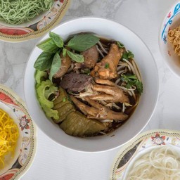 ก๋วยเตี๋ยวไก่ตุ๋นมะระ