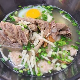 ก๋วยจั๊บตาโป้ง ข้าวจี่เวียดนามยายบี Tapong noodles and kaowjee