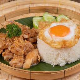 ข้าวไก่กระเทียม Garlic Chicken Rice