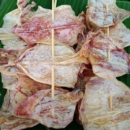 ปลาหมึกย่างตัวใหญ่
