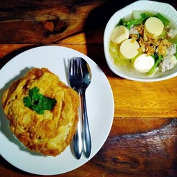 ข้าวไข่เจียว + แกงจืดเต้าหู้หมูสับ