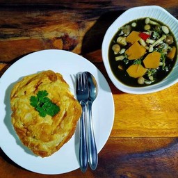 ข้าวไข่เจียว + แกงเห็ดรวม