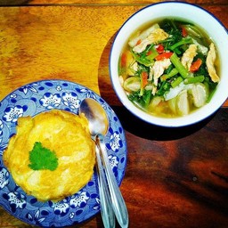 ข้าวไข่เจียว + แกงอ่อมหมู