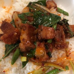 ผัดพริกเผาหมูกรอบ