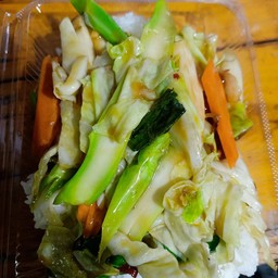 ผัดผักรวม ราดข้าว