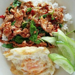 ข้าวราดกะเพราหมูชิ้น