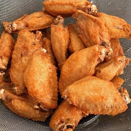 ปีกไก่ทอดน้ำปลา Fried Chicken Wings With Fish Sauce