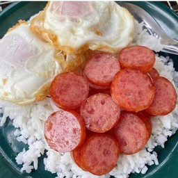 ข้าวกุนเชียงทอด Fried Chinese Sausage with Rice