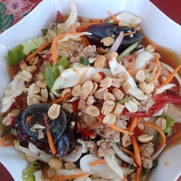 ยำไข่เยี่ยวม้ารวม