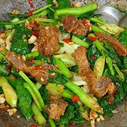 คะน้าหมูกรอบ Crispy Pork Kale