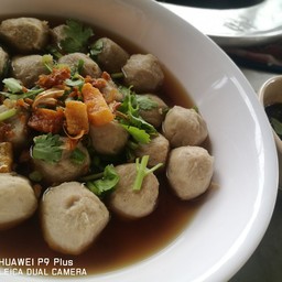 ลูกชิ้นหมูลวกจิ้ม