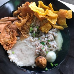 ก๋วยเตี๋ยวหมูน้ำใส