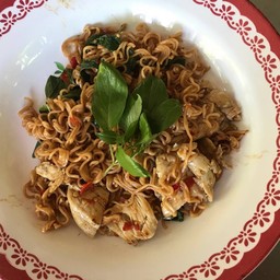 มาม่าผัดขี้เมาไก่