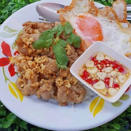 ข้าวหมูกระเทียม Garlic Pork Rice