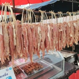 หมูพวงน้องโพสต์       (หน้าตลาดทรัพย์อนันต์)