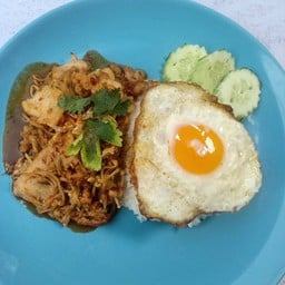 ผัดเห็ดเข็มทองราดข้าว