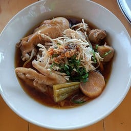 ก๋วยเตี๋ยวไก่มะระ แม่วรรณา