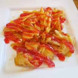 นมแยมสตรอเบอร์รี่ (Roti with Strawberry Jam)