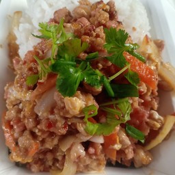 แหนมผัดไข่ราดข้าว