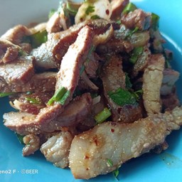 ยําน้ำตกหมู