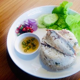 ข้าวคลุกปลาทู+ไข่ต้ม