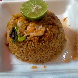 ข้าวผัดต้มยำกุ้งสด