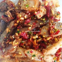 คอหมู ผัดพริกเกลือ