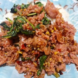 ข้าวกะเพราแหนม