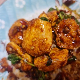 ข้าวกะเพราเต้าหู้ไข่