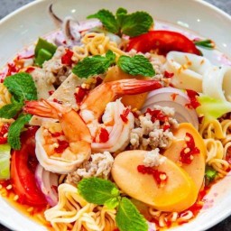 ยำแซ่บน้องริน