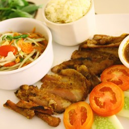 ชุดอีสานคอหมูย่าง