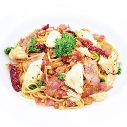 สปาเก็ตตี้เนยกระเทียมปูและเบคอน