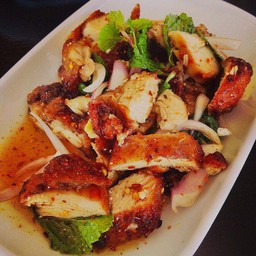 ยำไก่ทอดลำปาง