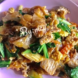 ผัดซีอิ้วเส้นใหญ่