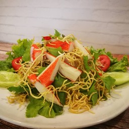 ยำปูอัดหมี่กรอบ