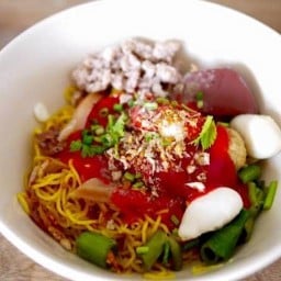 รัตน์บะหมี่เกี๊ยวหมูแดง เย็นตาโฟ ต้มยำ